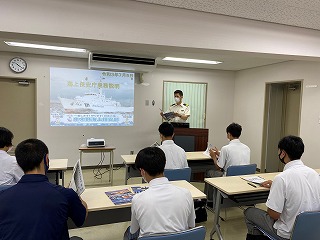 串木野海上保安部次長　西園様から業務説明を受けました。
